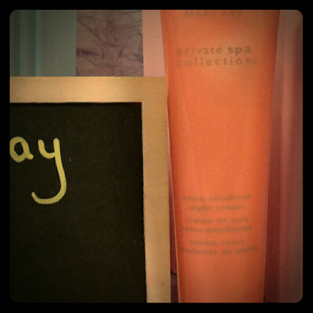 Mary kay Extra Emollient Night Cream